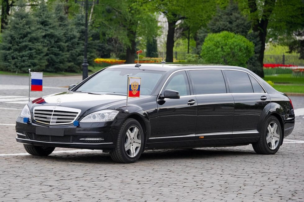 Mercedes Benz S600 Pullman Guard
