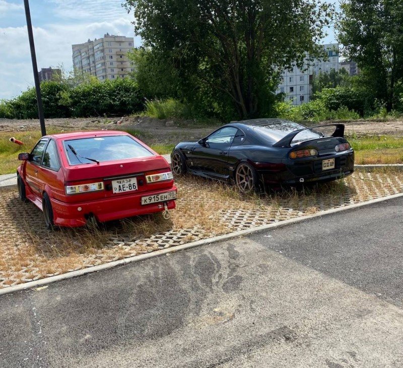 рядом тоже интересный экземпляр