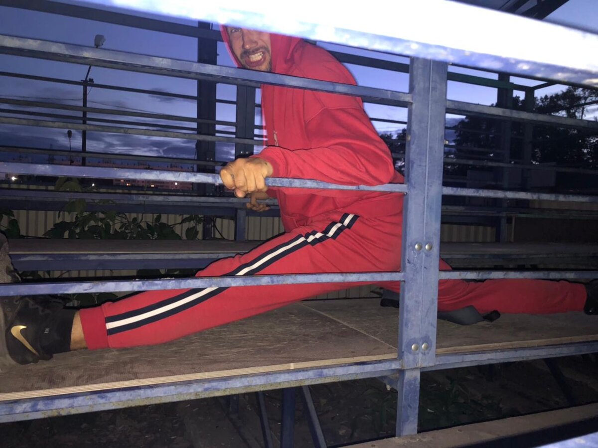 Ну до шпагата ещё надо поработать