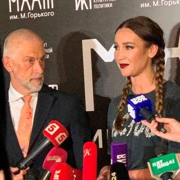 Худрук МХАТ им. Горького Эдуард Бояков (слева) и певица Ольга Бузова (справа). Фото из открытых источников. 