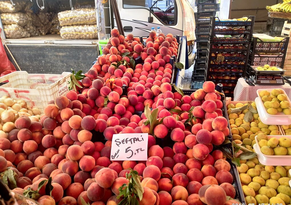 Базар свежие фрукты 