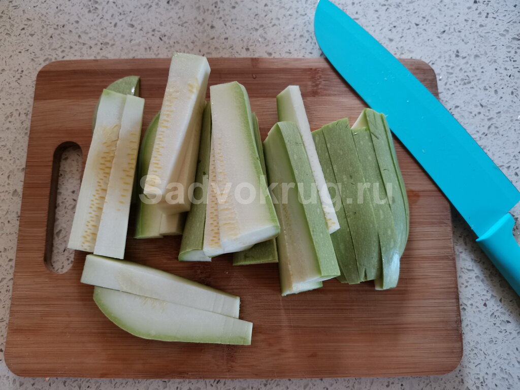 Подготавливаем кабачок