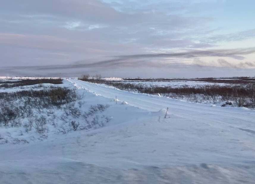 Самолет улетел а мы идем в гости к местным жителям (Фото автора канала)