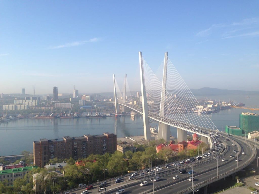 Золотой мост через бухту Золотой рог во Владивостоке