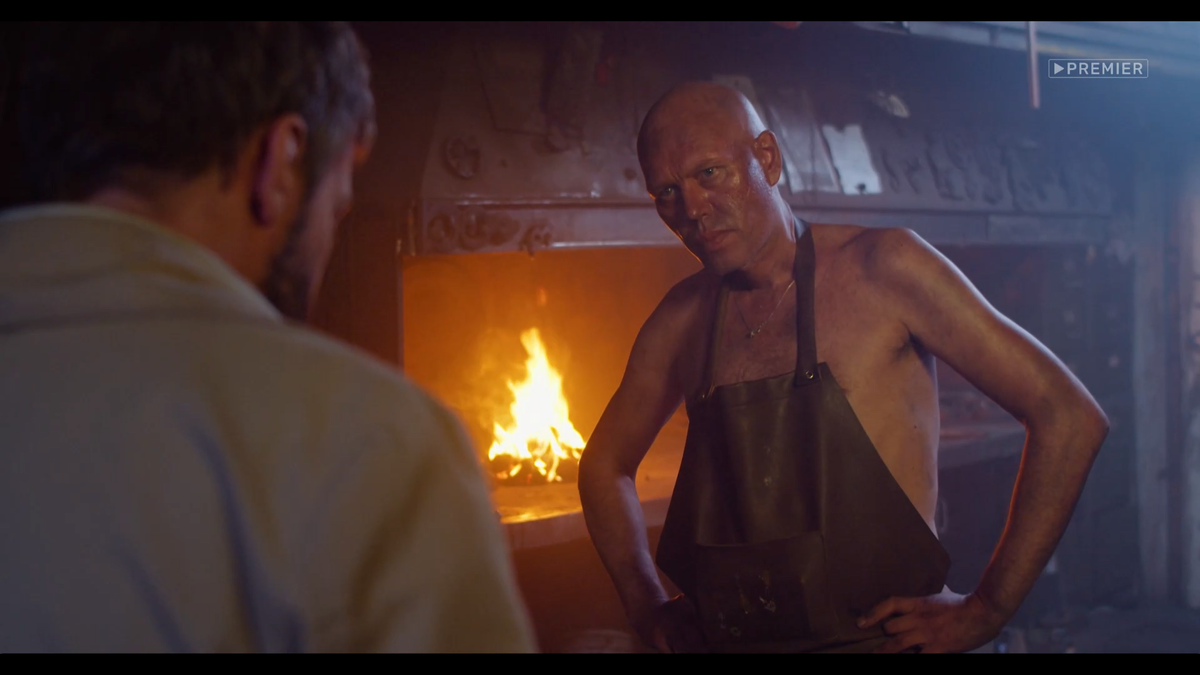 Ничего необычного, просто кузнец-гуманоид с тощими руками и не менее тощей памятью.