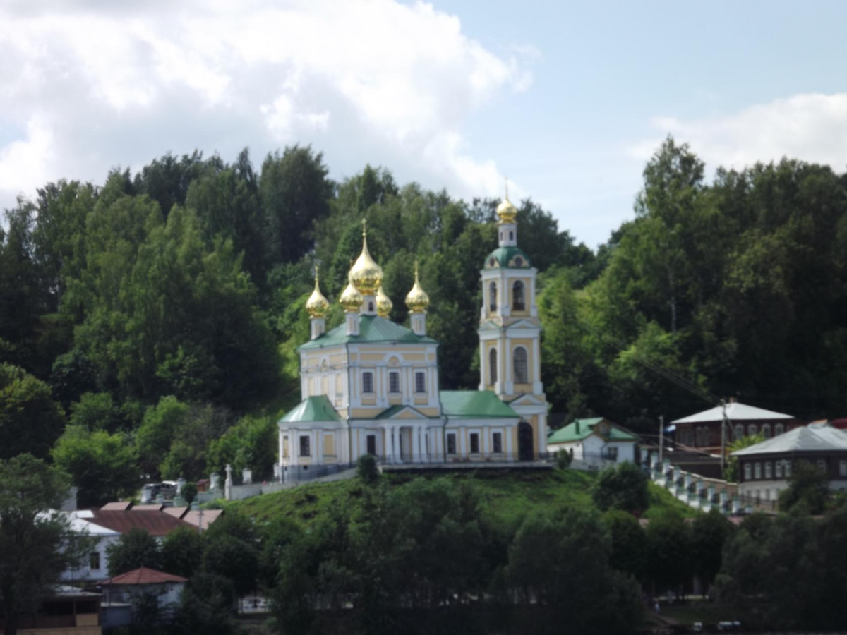 Углич. Древний, очень древний храм. 