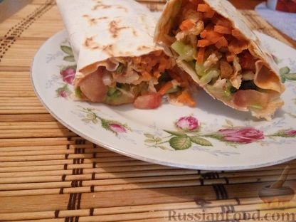 Продукты: Лаваш - 2 шт.
Филе куриное - 1 шт.
Капуста
Огурец
Помидор
Морковь корейская
Кетчуп
Майонез
Горчица