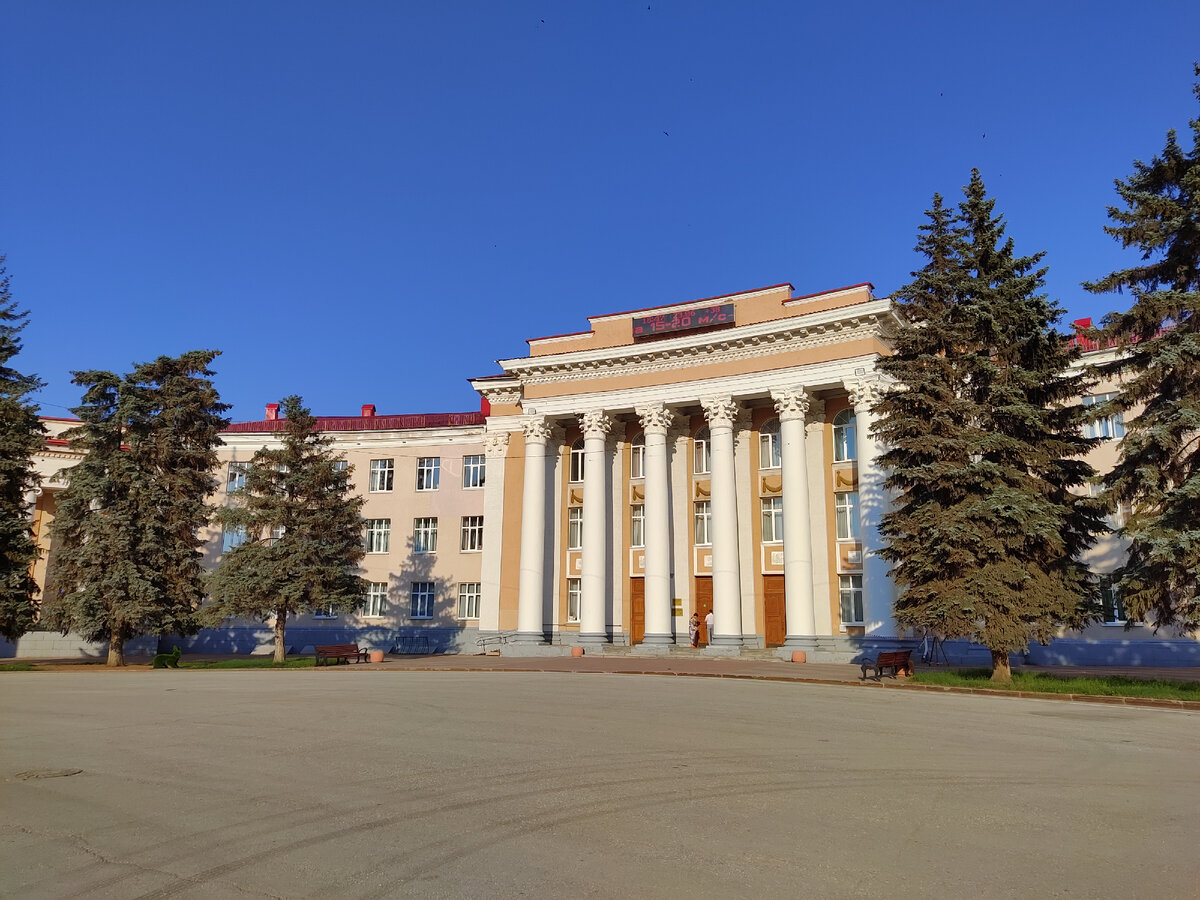 Город Новокуйбышевск Самарской области совершенно теряется на фоне прочих городов области, в первую очередь - самой Самары, спутником которой он является.-25-2
