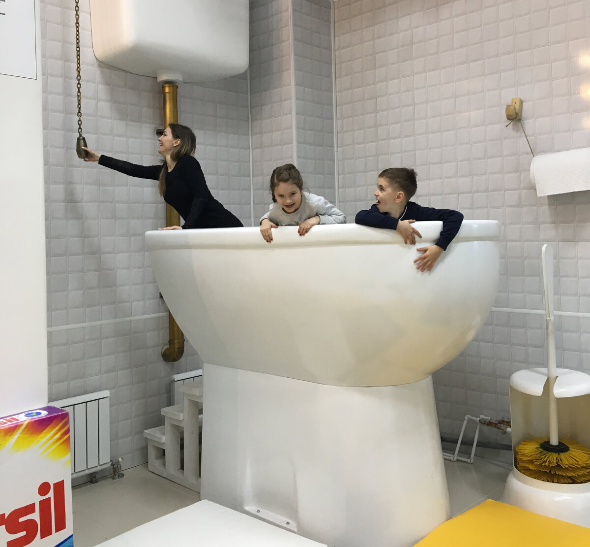 Я-ваш дизайнер Татьяна М. и мои дети в доме Великана