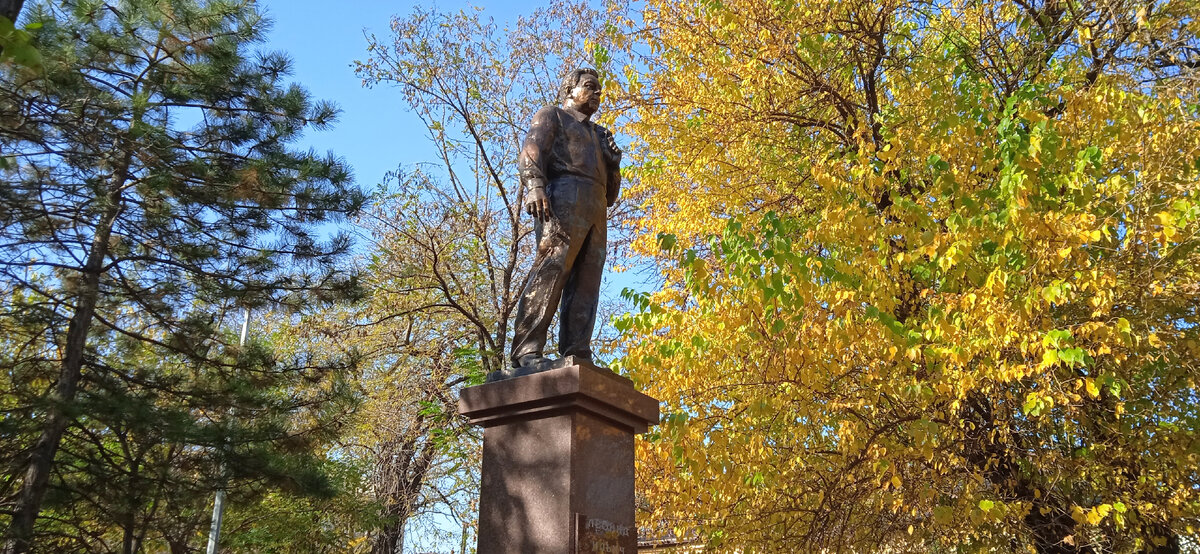 Новороссийск памятник Л.И. Брежневу