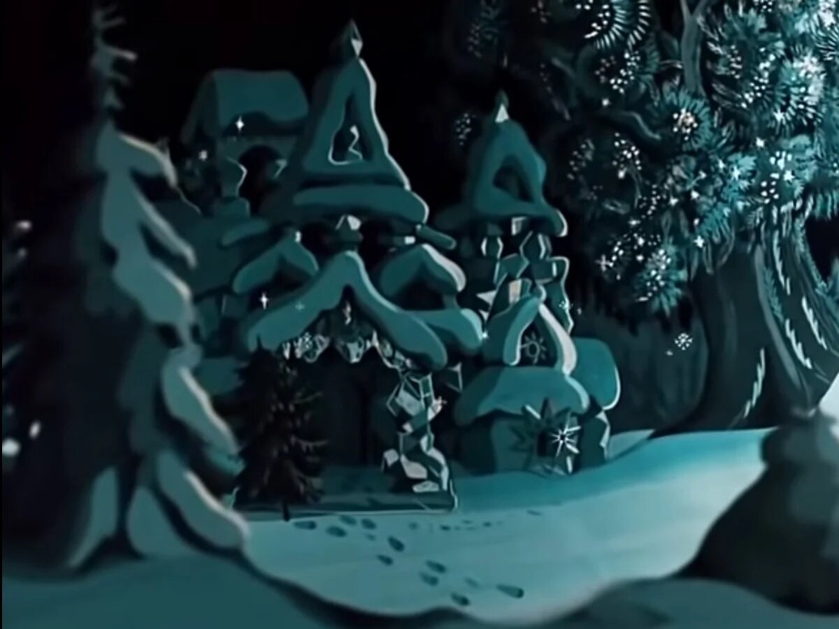 У Мороза трехэтажный коттедж сложной архитектуры — с мансардами, с несколькими входами, с башенками на крыше.