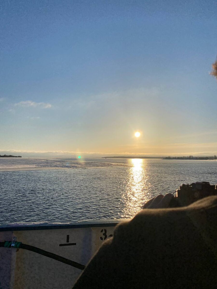 Вид с парома, на котором осуществляется переправа на наш берег.