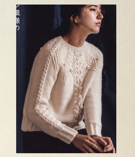 Белый джемпер из журнала  "Let's knit series" NV80591. Фото источник: журнал по вязанию.