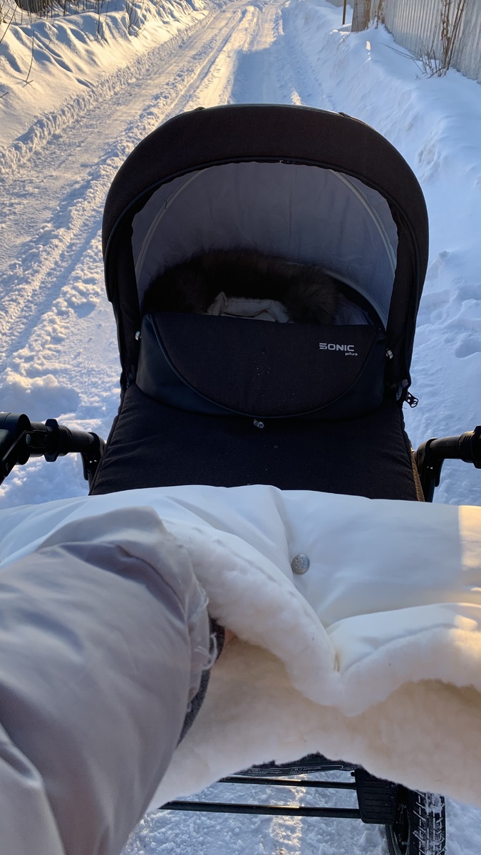 В коляске сын очень хорошо и много спит.