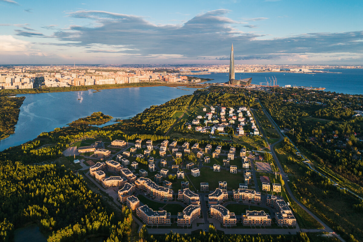 Малоэтажный квартал в окружении Юнтоловского заказника.