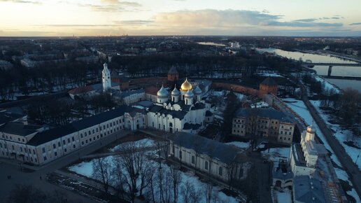 Релакс-видео: весенний закат над Софийском собором в Новгороде