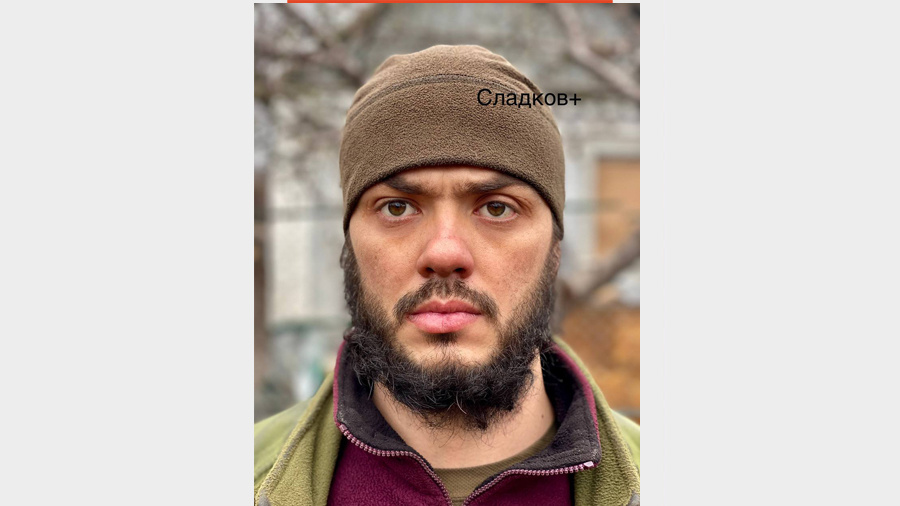 Один из военнопленных морпехов, по данным Сладкова, — гражданин Великобритании. 