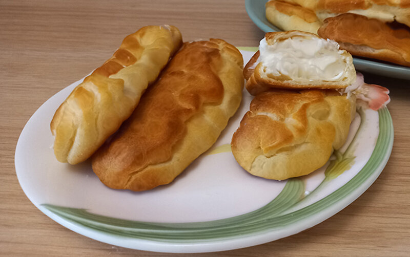 Эклеры с творожным кремом.