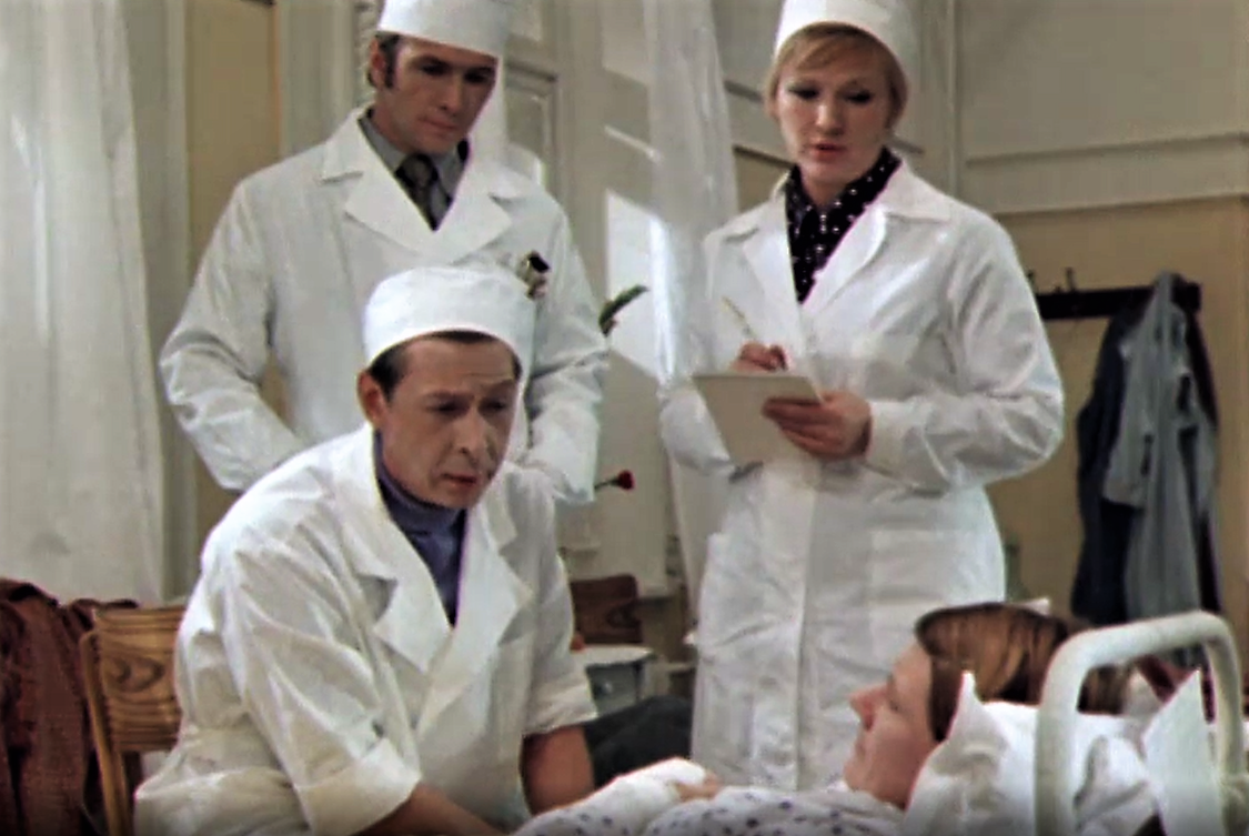 Кадр из телефильма "Дни хирурга Мишкина" (1977)