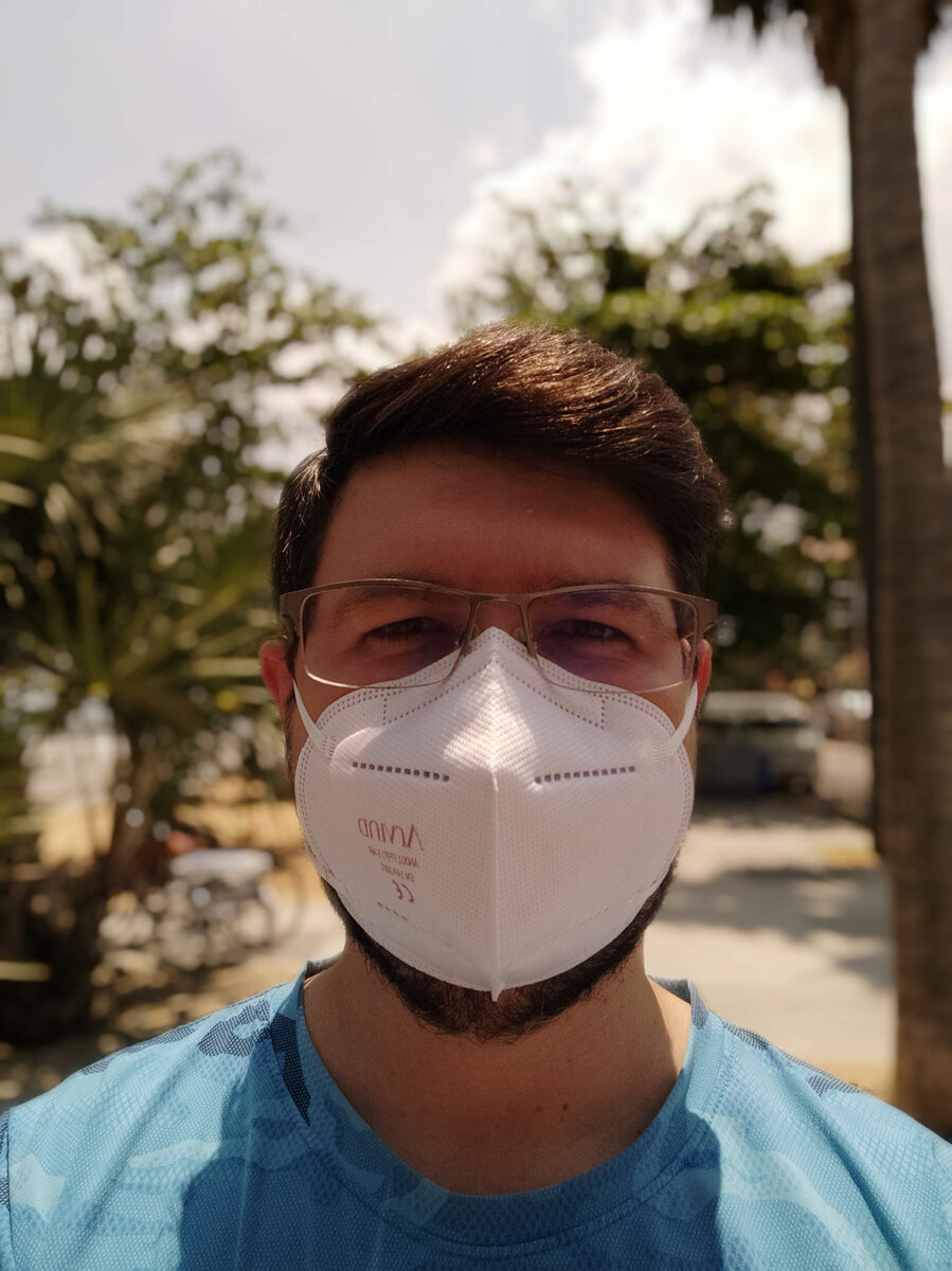 Собственной персоной в маске