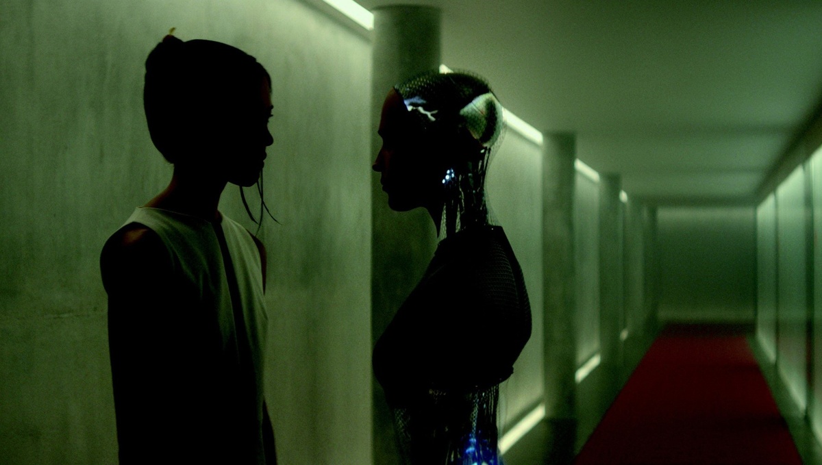 Кадр из фильма «Из машины»