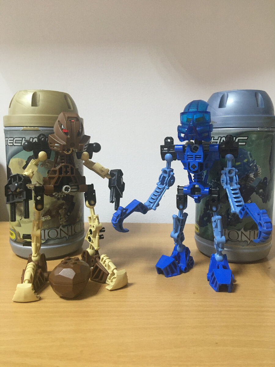 Наборы линейки 2001 года — Похату и Гали.