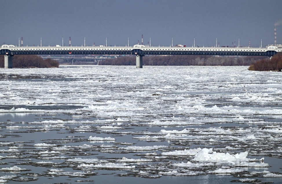 Просто ледоход в Омске. Нравилось смотреть, когда жила там. Фото с просторов 
