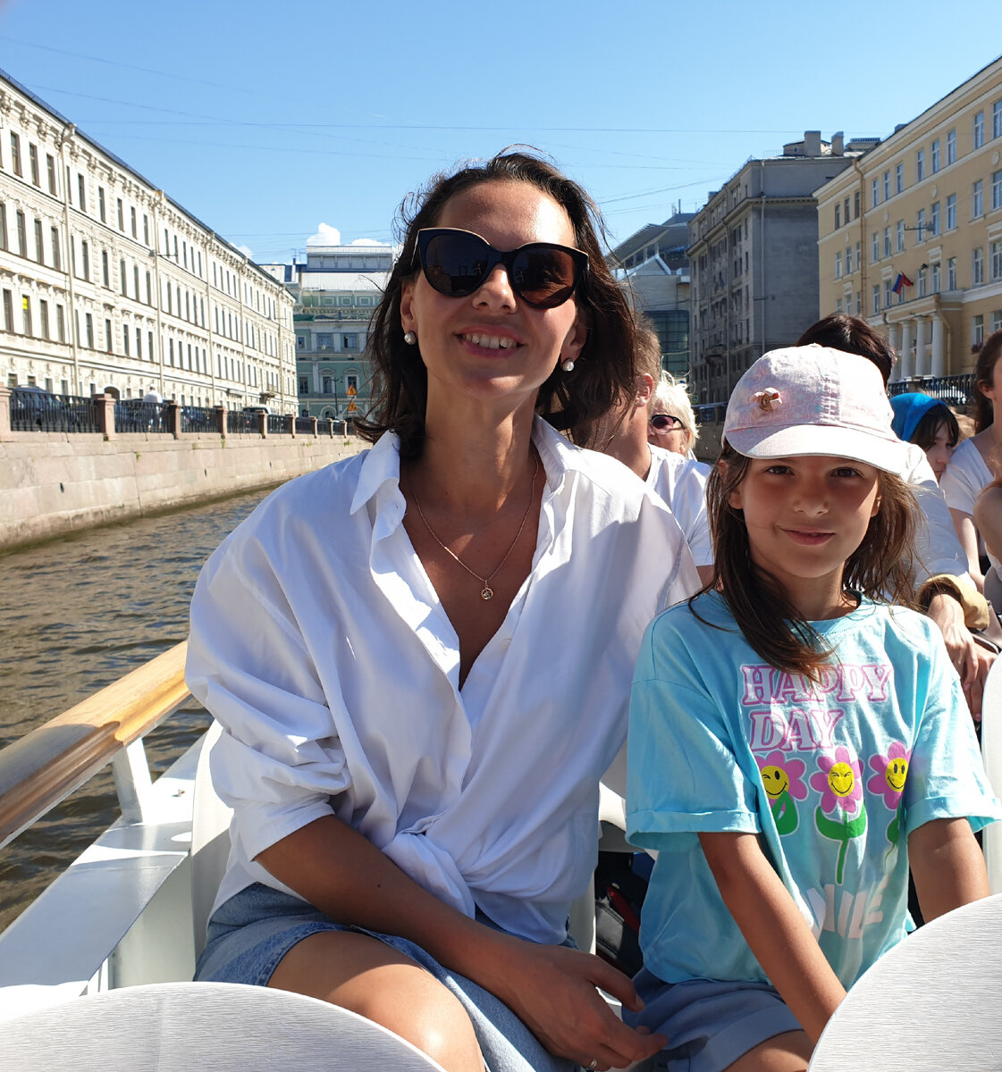 Прогулка на катере точно освежает:). Привет! Меня зовут Екатерина, автор канала. Здесь пишу о моде, стиле, трендах, которые можно носить в обычной жизни. 