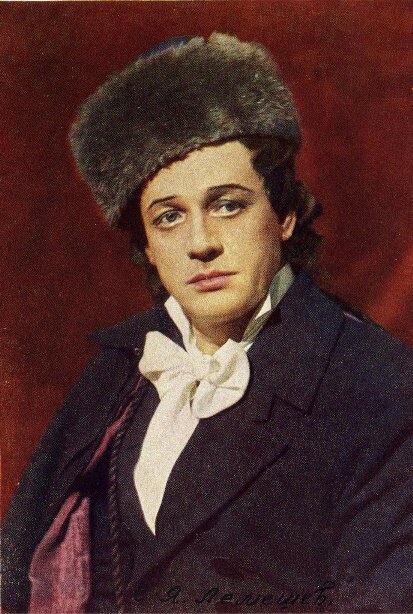 Очерк // На илл.: Сергей Яковлевич Лемешев (27 июня [10 июля] 1902, с. Старое Князево, Тверская губерния — 27 июня 1977, Москва) - оперный певец. В роли Ленского.