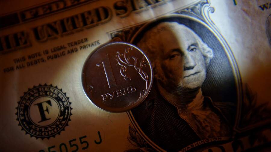 Выгоден ли низкий курс доллара для самой России?