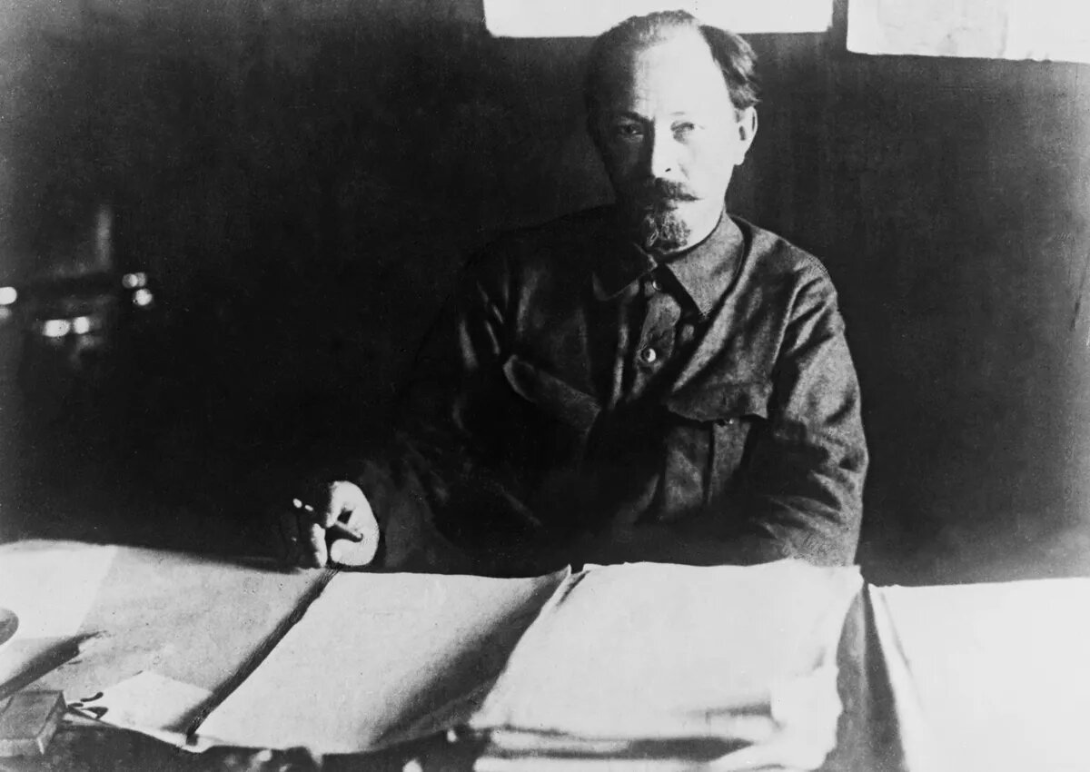 Дзержинский в кабинете, 1924 год. Фото восстановлено: ТАСС