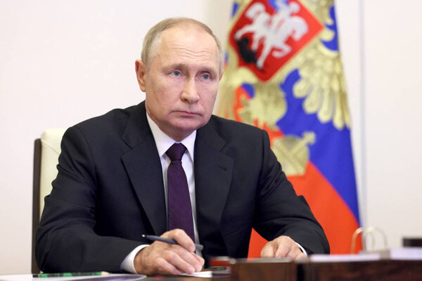 Владимир Путин в Ново-Огарёво во время заседания Совета коллективной безопасности ОДКБ в режиме видеоконференции. Фото © ТАСС / Гавриил Григоров / POOL
