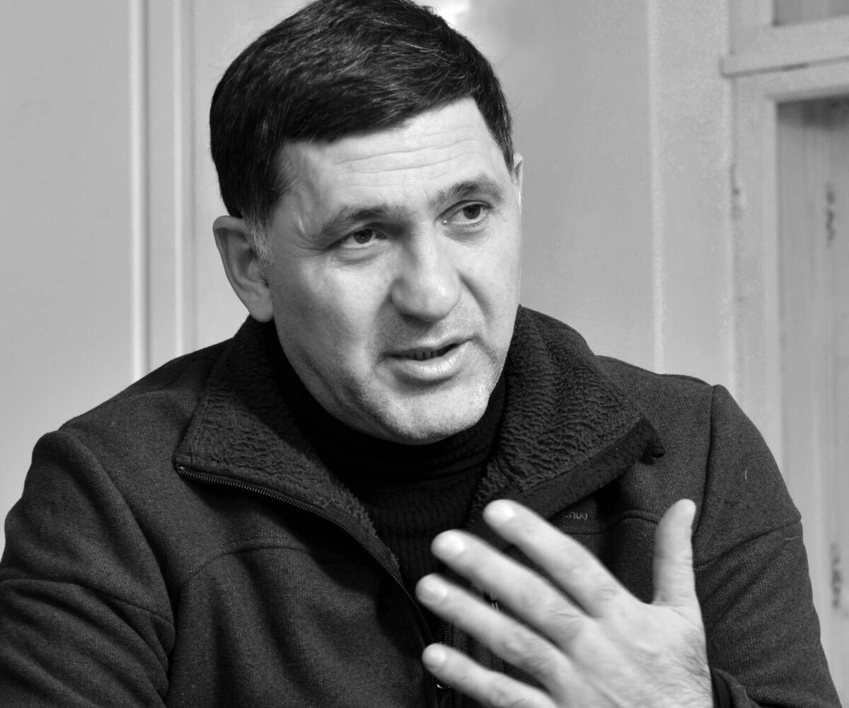     «Удар пришелся в бок машины»: погиб в аварии актер и режиссер Сергей Пускепалис