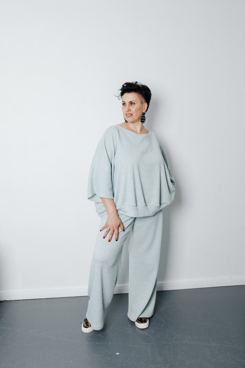 Мятный костюм: приятный оттенок и стройнящий фасон