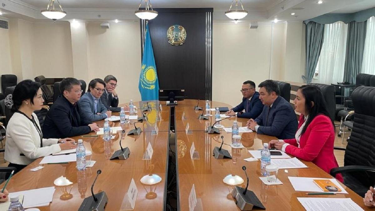   Встреча Дархана Кыдырали и Джорджа Чена:пресс-служба МИОР РК