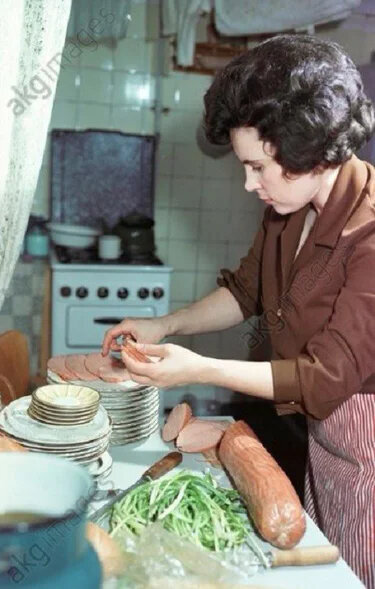 Как выглядели советские женщины, и какой была их жизнь