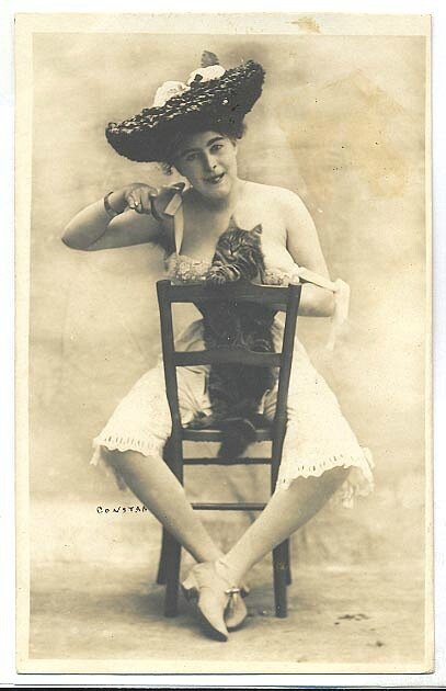 из интернета. Ну понимаете, не знатная дама явно снята