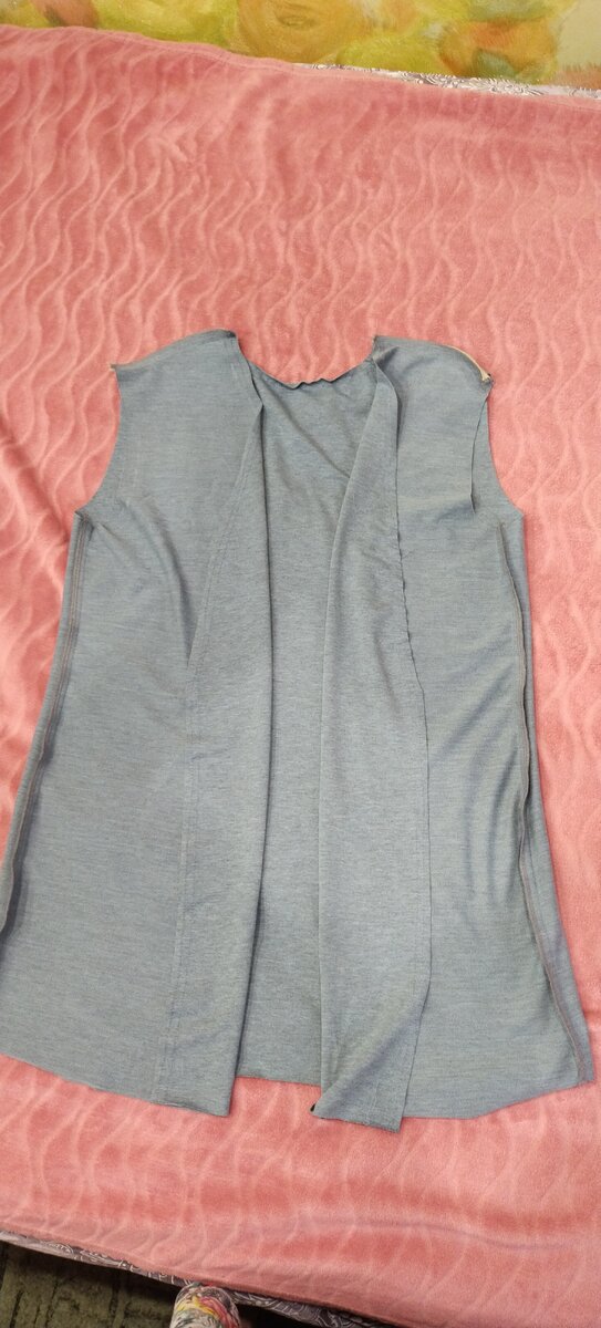 Соединила полочки и спинку по плечам и по боковым срезам.