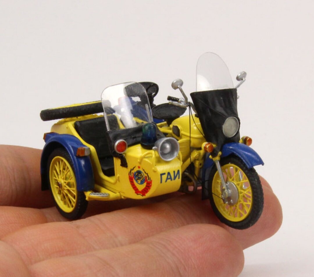 Такой мотоцикл Моделстрой продает в готовом виде, набор позволяет собрать именно такую версию