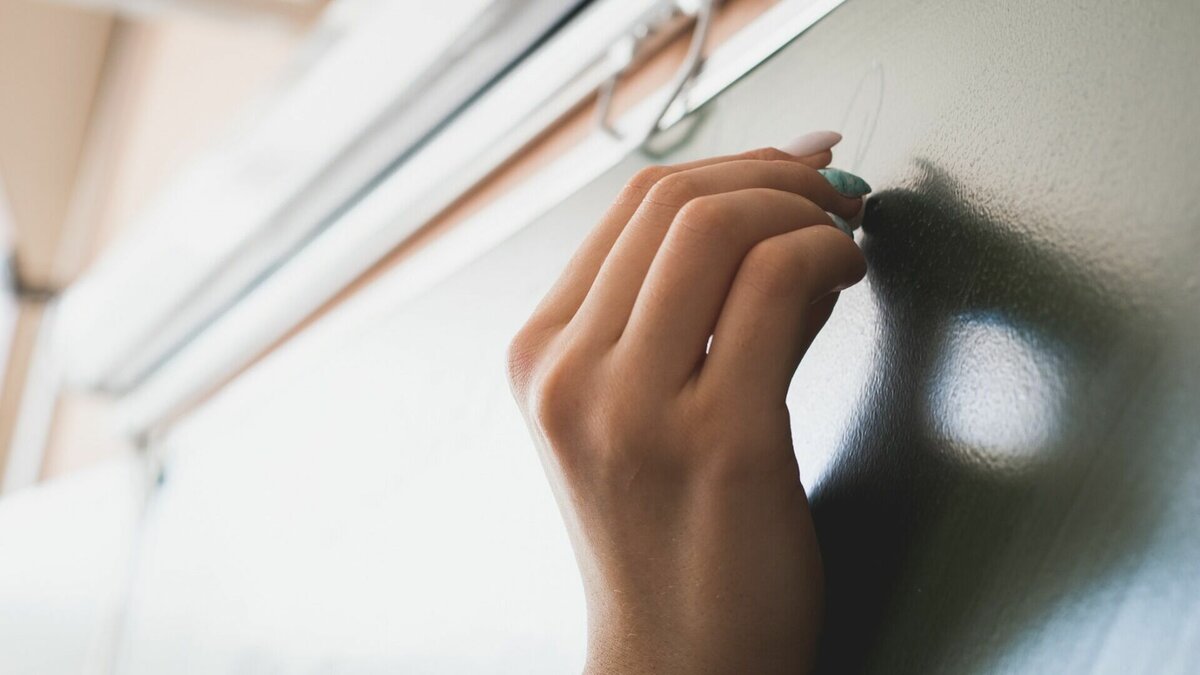     Суд вынес решение по делу экс-преподавательницы английского языка НГИЭУ Ольги Л., на которую ранее составили протокол за дискредитацию ВС РФ. Ей в итоге назначили штраф в размере 30 тысяч рублей. Об этом пишет интернет-издание «Idel.Реалии» (внесено в реестр иноагентов на территории РФ).