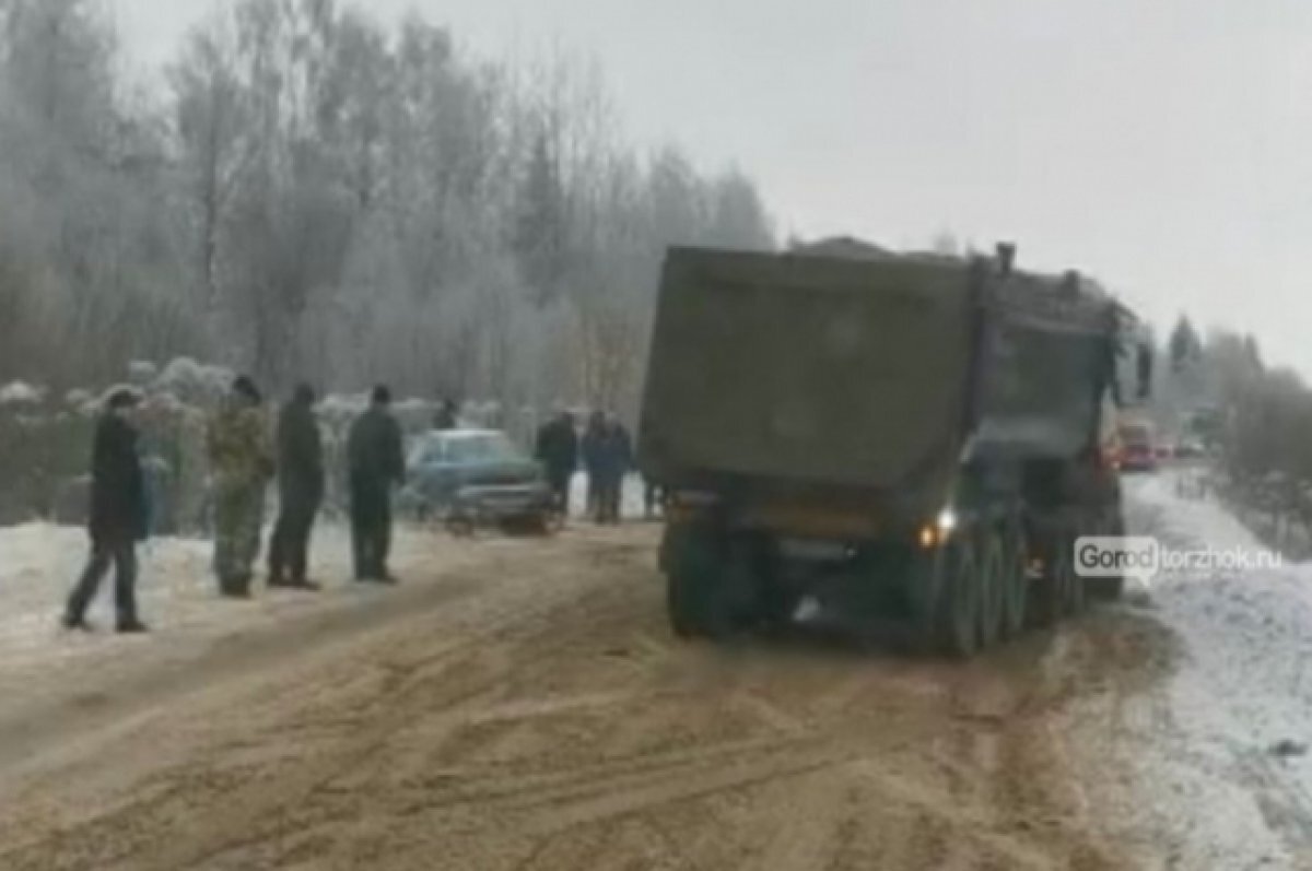    В Тверской области жители помогли попавшим в ДТП пожилым людям с внучкой