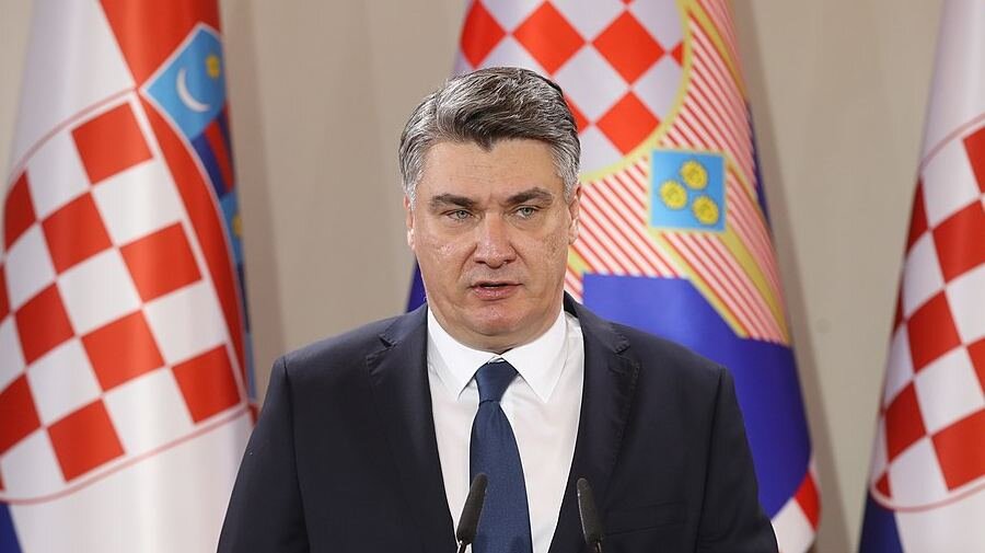 "С 2014 по 2022 год мы наблюдали, как некто провоцировал Россию с намерением, чтобы эта война началась", - добавил Миланович. По его словам, цель войны со стороны Запада непонятна, потому что у России "6 тысяч ядерных боеголовок"