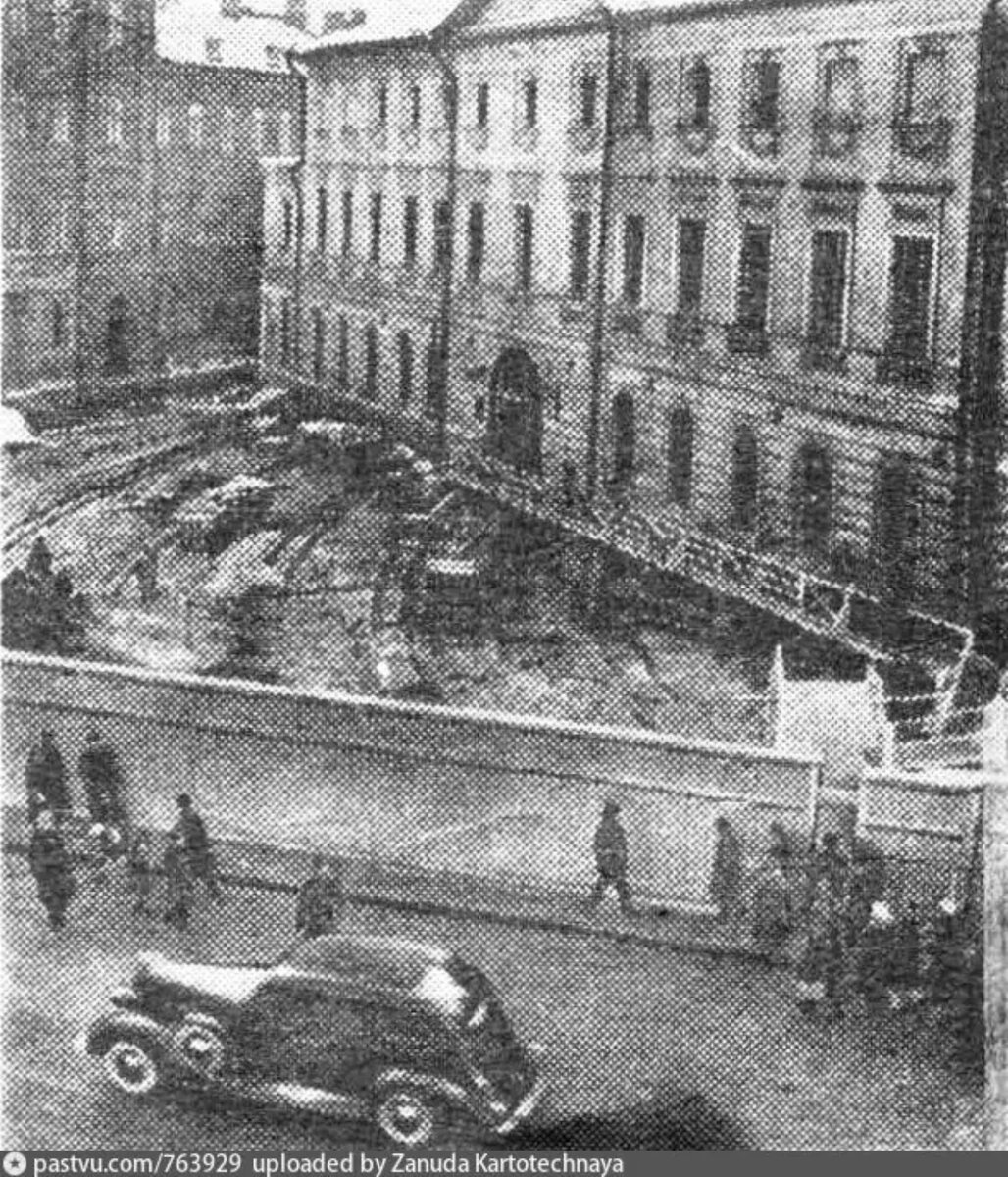 перемещение домов в москве