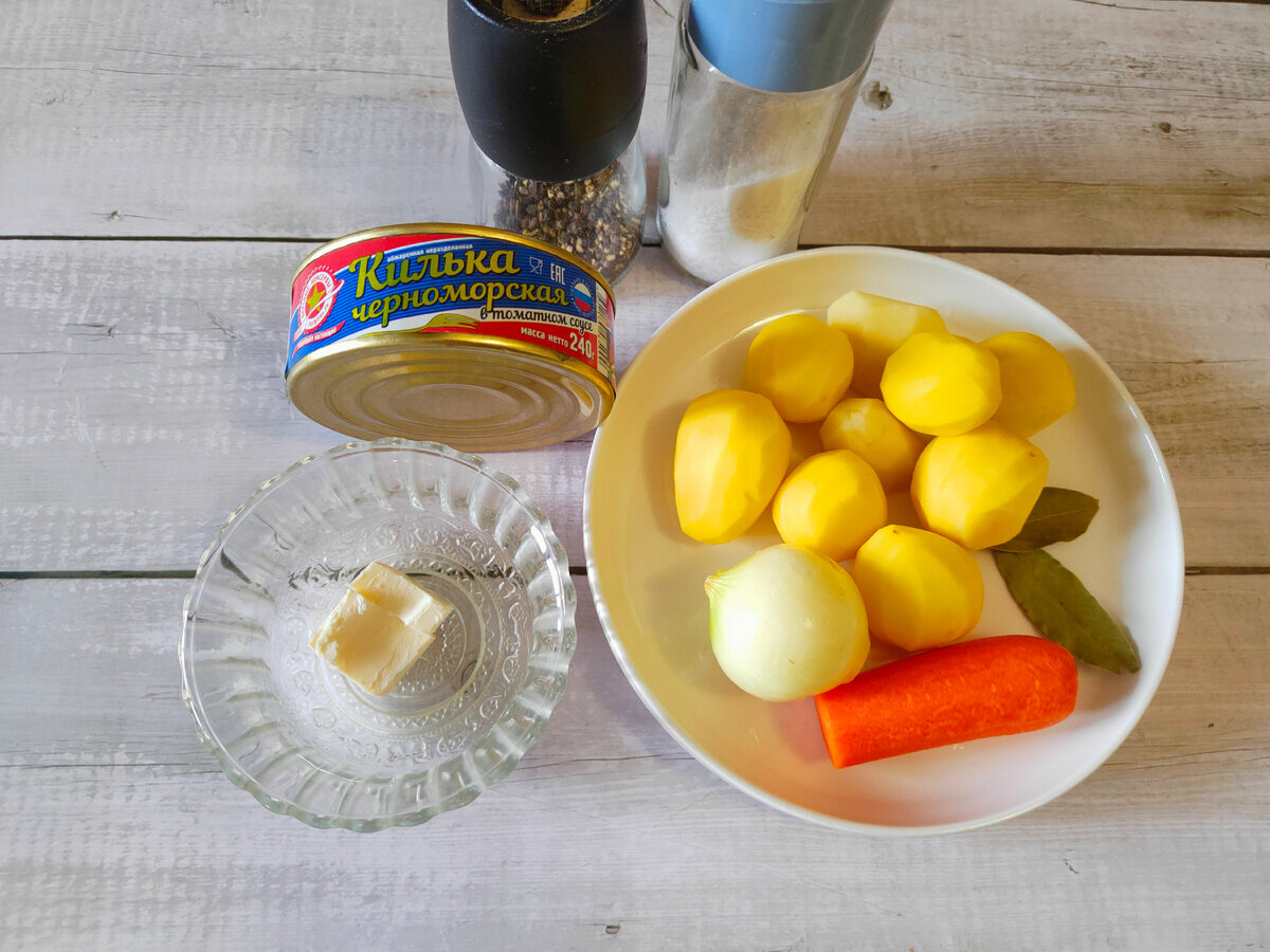 Существует вариант этого супа с рисом или даже с вермишелью. Но тогда необходимо уменьшить количество картошки 🙂