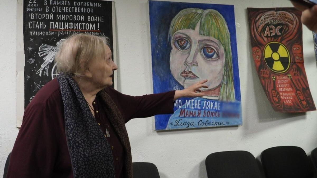    Елена Осипова на открытии выставки своих плакатов. Фото: Олег Золото / MR7