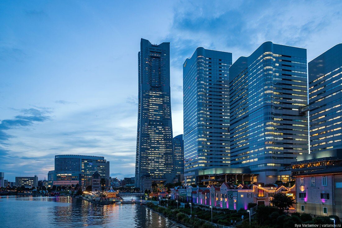 Токио высокие здания. Yokohama landmark Tower. Токио небоскребы. Токио высотки.