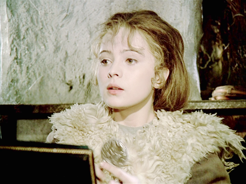 Три орешка для Золушки. Режиссёр Вацлав Ворличек, 1973. Рейтинг фильма - 8,028, 678-е место в Золотой Тысяче.