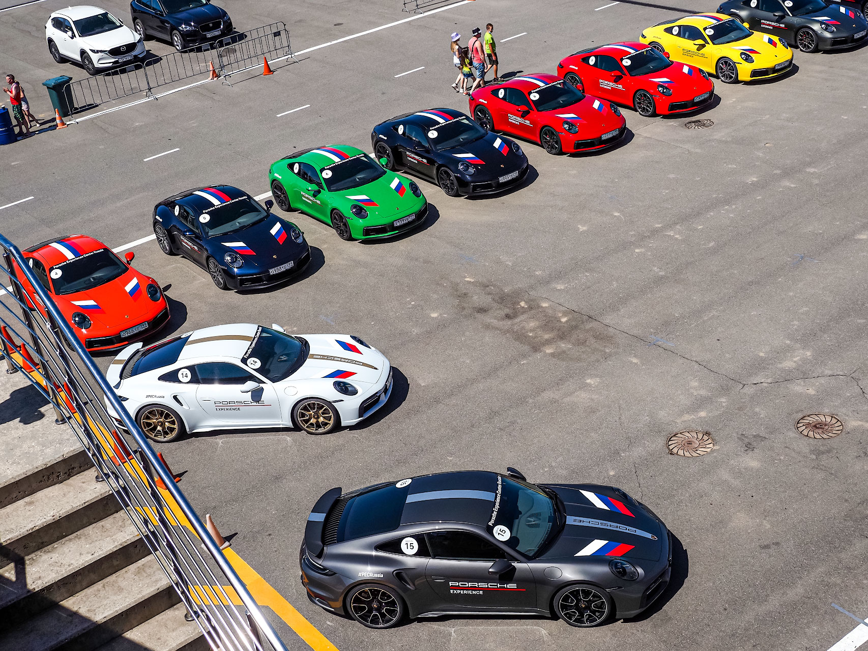И зрелищно, и бесплатно, но зрители все равно по домам сидят. Посетил Porsche Challenge на Moscow Race Way4