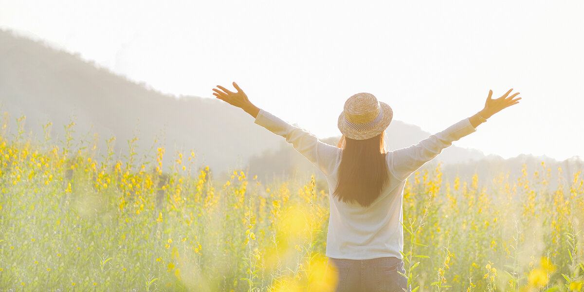 Я остановилась как вкопанная, как сейчас помню то ощущение, как-будто все перевернулось внутри, сердце сильно заколотилось, какая-то волна эйфории охватила меня, вот же она, эта дверь, которая приоткрылась для меня!