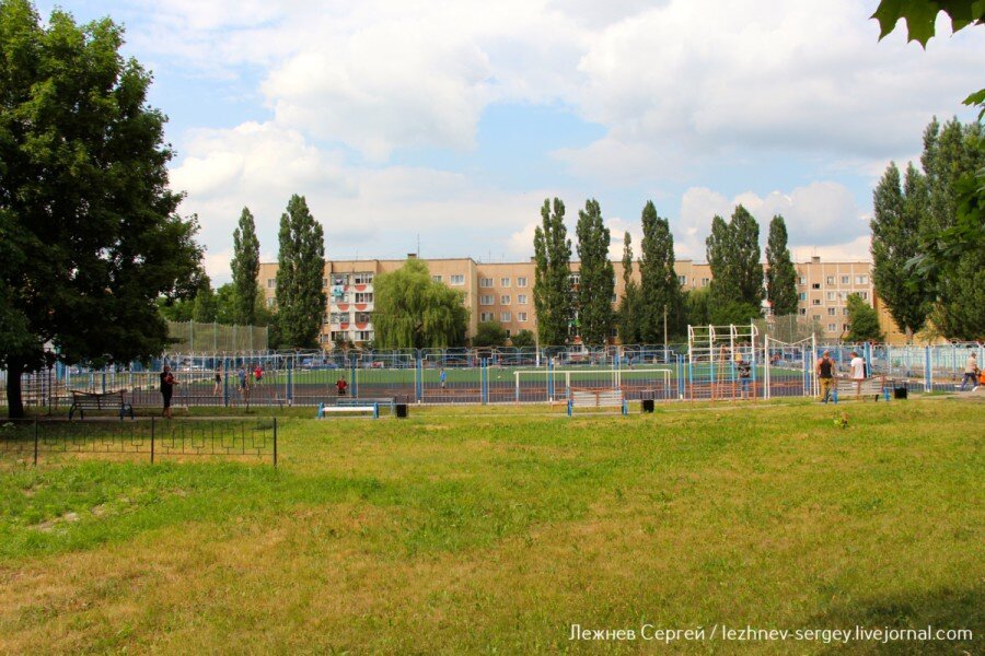 Больница города строитель. Строитель (город). Микрорайон Сретенский город Строитель. Волна город Строитель. Город Строитель школа номер 1.